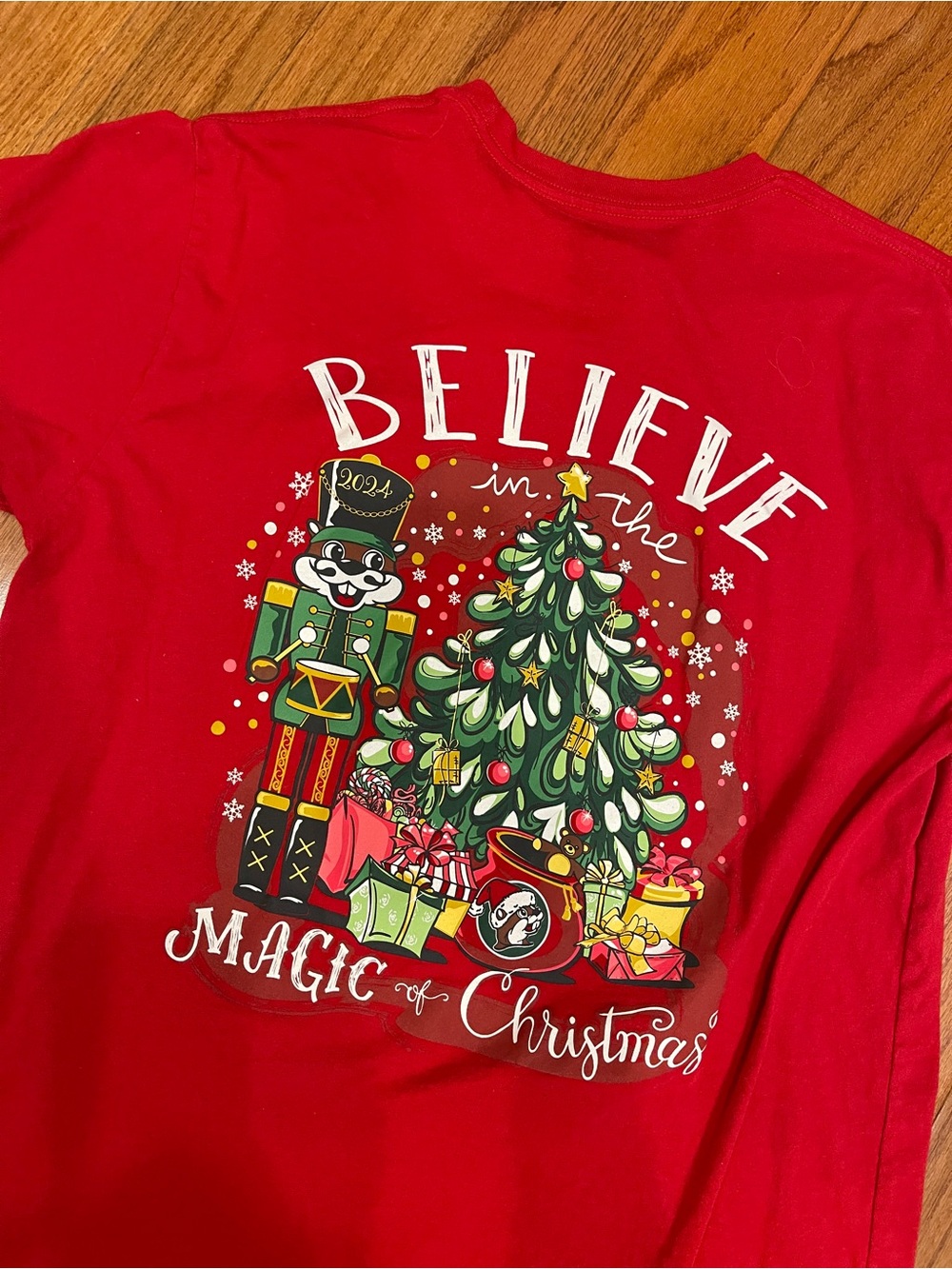 Buc-ee's Believe in Magic of Christmas Red Short Sleeve Tee T-Shirt Large 2024